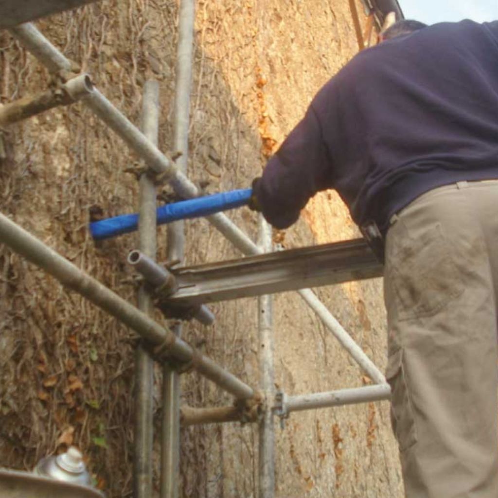 insertion tirants d-ancrage maison renosuv